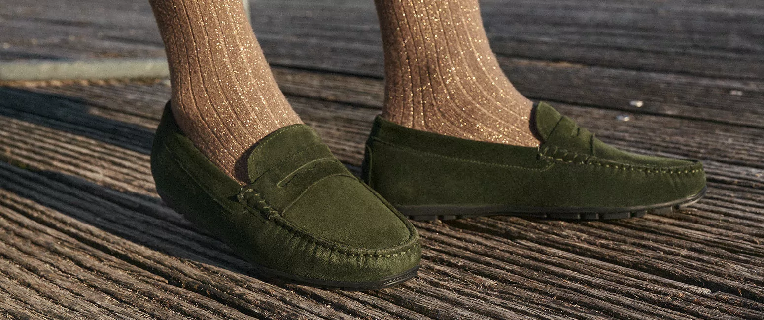 Damen Schuhe Flache Schuhe Mokassins und Slipper Clarks Loafer mit Schnürung in Grün 