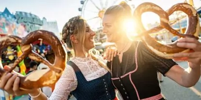 Gut angezogen auf Frühlingsfeste, Waldfeste, Volksfeste Wiesn oder Wasen